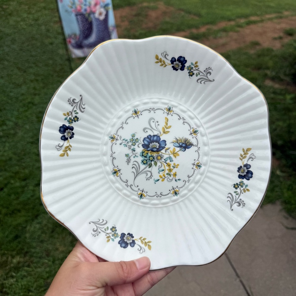 Vintage Royal Tara Hall Ireland Blue Trellis Cornflower Plate 9” Galway